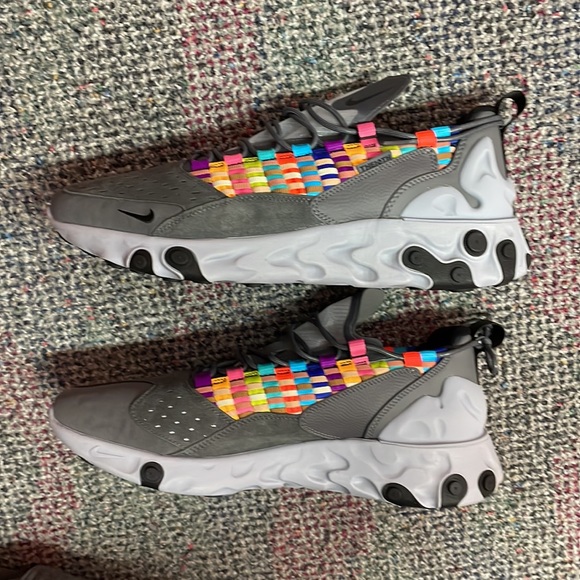 Nike - Picture 3 of 7